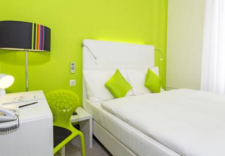 2016 City Inn Economy Queen Zimmer 1